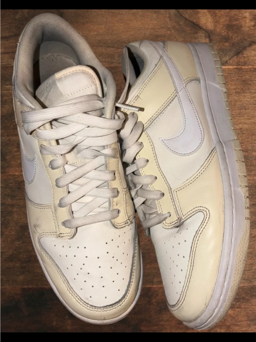 Nike Men’s Low-Top Sneakers in Off-White and Cream